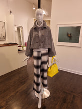 Load image into Gallery viewer, Kiss Clasp Leather Bag

