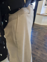 Load image into Gallery viewer, Trousers
