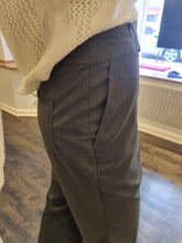 Load image into Gallery viewer, Trousers
