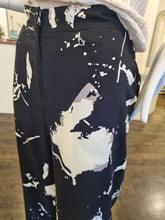 Load image into Gallery viewer, Trousers
