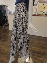Load image into Gallery viewer, Trousers
