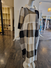 Load image into Gallery viewer, Dress
