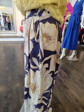 Load image into Gallery viewer, Trousers
