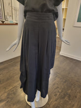 Load image into Gallery viewer, Trousers

