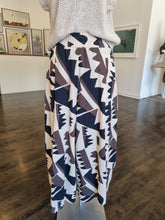 Load image into Gallery viewer, Trousers
