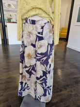 Load image into Gallery viewer, Trousers
